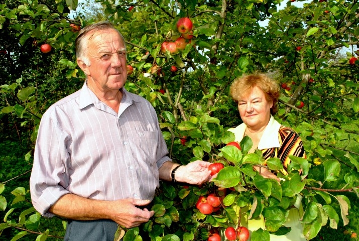 JĀNIS UN BIRUTA ČŪDERI DECEMBRĪ SVINĒS 45. KĀZU GADADIENU. “Katram pārim ir sava recepte, mūsējā ir mīlestība, saticība un spēja atzīt savas kļūdas,” teic jubilārs.                                                      
Autors: Imants Kaziļuns