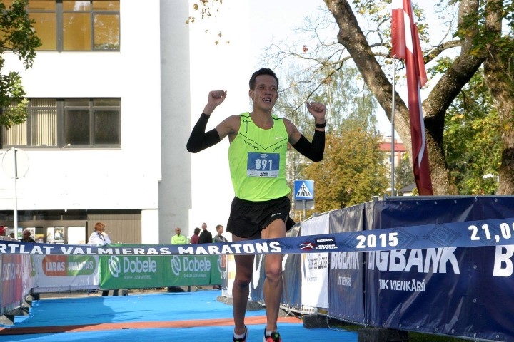 Koknesietis Jānis Višķers Valmieras pusmaratona distanci veica visātrāk, izcīnot zelta godalgu.         

Autors: no laikraksta “Liesma” 