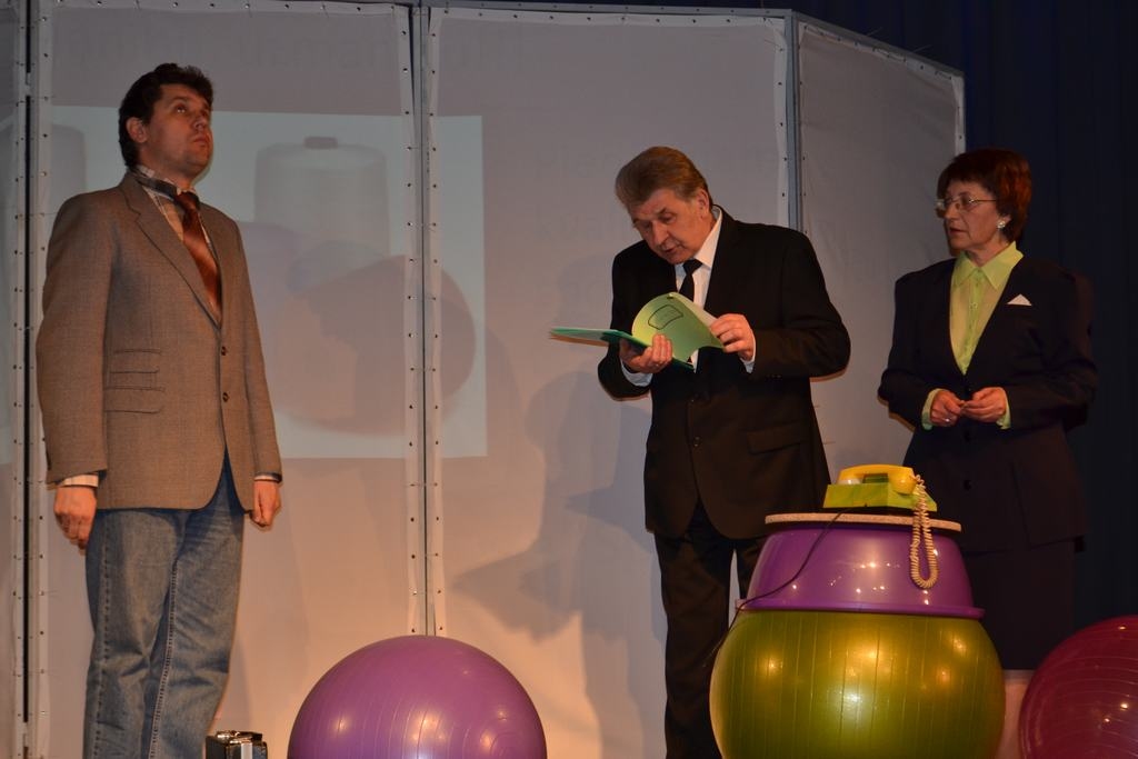 Aina no Aizkraukles Tautas teātra izrādes „Viena ugunīga kļava”.
Autors: no 