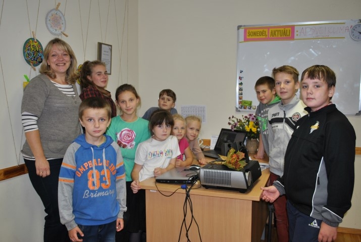 Starp skolas solu un mīļajām mājām. “Saulstari” ir drošs patvērums lielākajai daļai mazo sunākstiešu.
Autors: Imants Kaziļuns