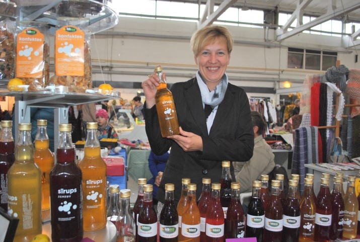 Zemeņu lielaudzētāji. Izstādē “Rāmavā” talseniekus pārstāvēja uzņēmuma ražošanas vadītāja Inese Pudule.

Autors: Imants Kaziļuns