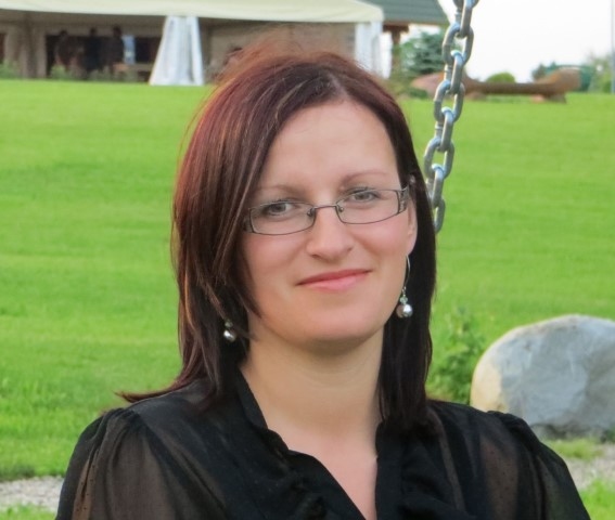 ZANE ROMANOVA.

Autors: Foto no “Staburaga” arhīva