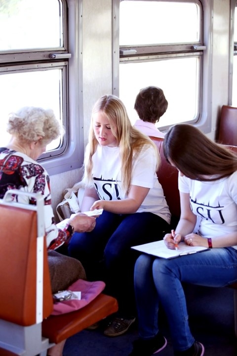 Veselības ekspresis atkal dodas ceļā. Rīgas Stradiņa univesritātes studenti Veselības ekspreša pasažieriem jau pagājušajā gadā stāstīja par veselīgu dzīvesveidu, uzturu, imunitātes stiprināšanu un citām veselībai svarīgām lietām.                                                                           
Autors: no RSU