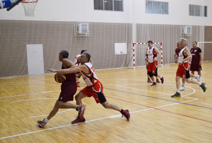 Spēle aizsardzībā. Aizkrauklieši centās neļaut Ikšķiles spēlētājiem veikt metienus, tomēr arī šāda spēles taktika nedeva cerētos rezultātus.
Autors: Ginta Grincēviča