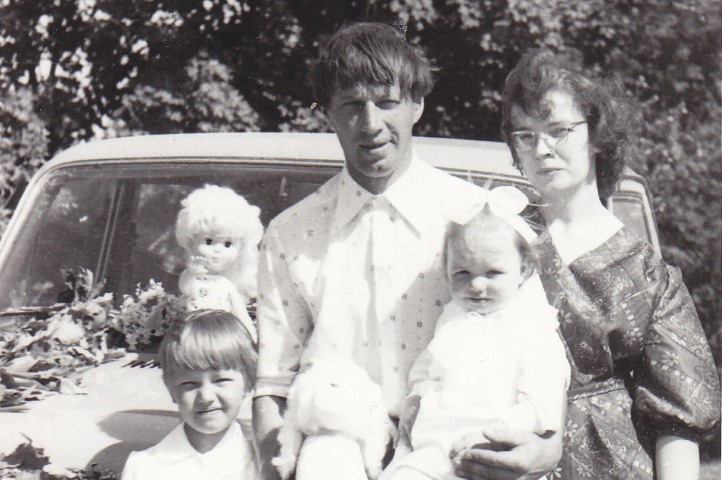 Tāļa Kalniņa ģimene — Tālis, dzīvesbiedre Valda, dēls Agris, meita Gunita. 
Autors: no T. Kalniņa ģimenes albuma