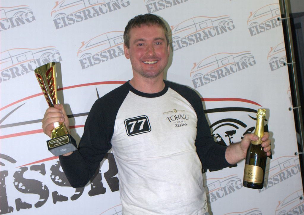 Aizkraukles autosportists Raivis Galviņš var lepoties ar panākumiem bagātu sezonu. Viņš veiksmīgi startējis visos rallija supersprinta posmos un stabili turējies pirmajā trijniekā.
Autors:  Jānis Galviņš