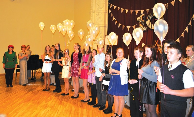 DOMU UN DARBU LIDOJUMS. Sveic nākamie skolas absolventi. 
Autors: Sandra Pumpure