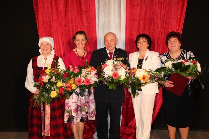 KOKNESES NOVADA GODA PILSOŅI Ērika Gailāne (no kreisās), Inese Skuja, Dainis Ginters, Ligita Bērziņa un Silvija Strode.  
Autors: Dace Svētiņa