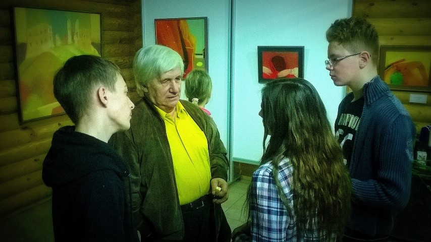 Cik daudz darbos reālo, cik mākslinieka izdomāto krāsu? Radošā ceļa sākumā mākslas skolas jauniešiem interesē vecmeistara pieredze.
Autors: Imants Kaziļuns