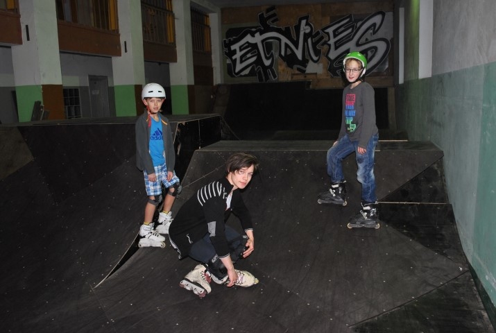 Sportisti. Pats brauc, pats atbildi par drošību un kārtības noteikumu ievērošanu skeitparkā. 
Autors:  no “Staburaga”arhīva