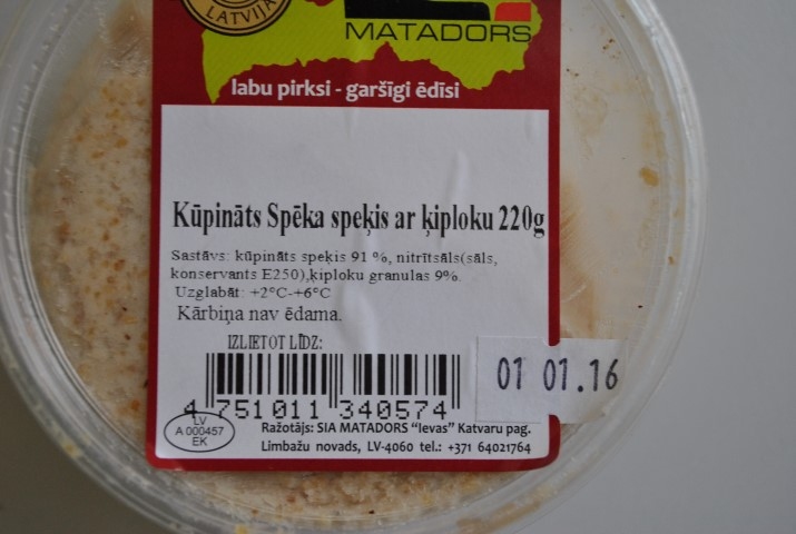 DROŠS PALIEK DROŠS. Speķa ražotājs uz plastikāta kārbas marķējuma norādījis — kārbiņa nav ēdama.
Autors: Guna Mikasenoka