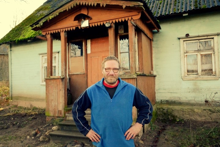 Mežkopis mūža garumā. Zalvietis Ivars Bērziņš sava gandrīz gadsimtu vecā nama priekšā. 

Autors: Imants Kaziļuns