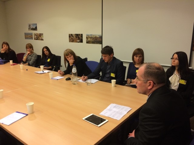 Jaunākā informācija no Briseles. Eiropas Parlamenta deputāts Andrejs Mamikins (priekšplānā) atklāj savus un partijas viedokļus.
Autors: no Eiropas Parlamenta Latvijas Informācijas biroja