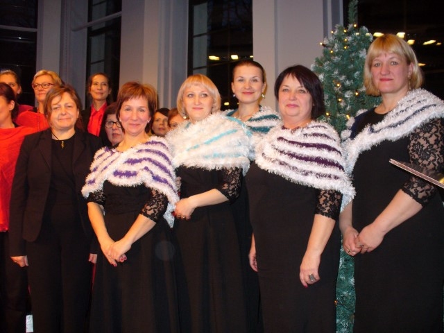 Staburaga dziedātājas. No kreisās: pianiste Anita Godiņa, “MiLaRe” vadītāja Diāna Kadiša, dziedātājas: Inese Skudrova, Sanita Madalāne, Inga Albiņa, Gunita Elksne.
Autors: no personīgā albuma