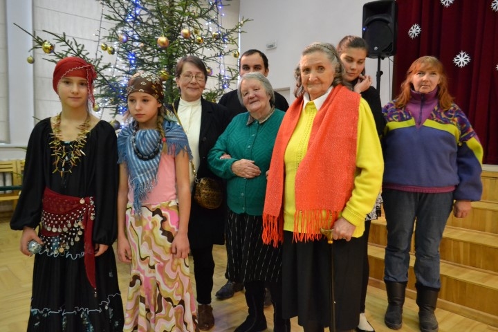 Kopā ar jauniešiem arī seniori kļūst jaunāki. Vairākiem šis koncerts bija izdevība izrauties vientulības un pelēkās ikdienas.
Autors: Imants Kaziļuns