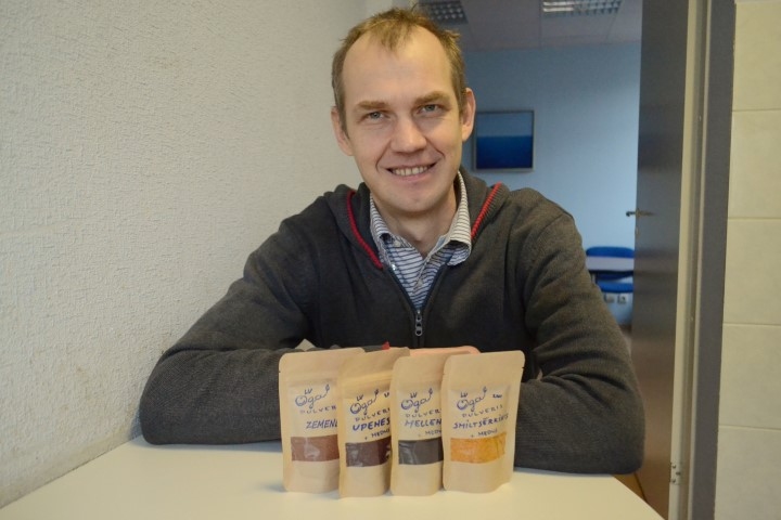 Veselīga dzīvesveida piekritējs. Koknesietis Ģirts Ločmelis šobrīd nodevies ogu pulveru ražošanai.
Autors: Imants Kaziļuns