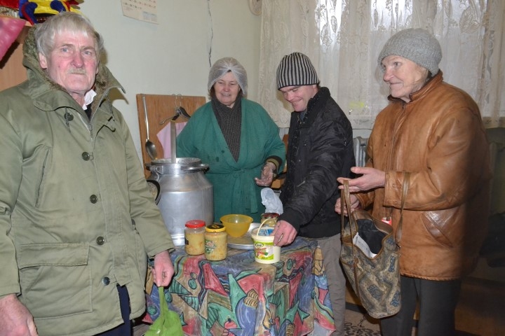 Garantētas pusdienas katru darba dienu. Zupas virtuvē ir gan pastāvīgi, gan jauni klienti.
Autors: Imants Kaziļuns