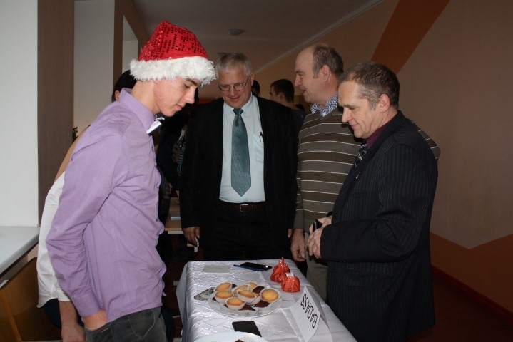 INTERESES NETRŪKST. Par uzņēmuma “Emocijas — tā ir dzīve” produkciju ieinteresējušies Pļaviņu novada domes deputāti. 

Autors: Sandra Pumpure