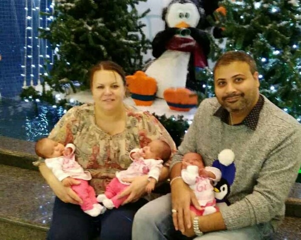 TRĪS! Lai gan nogurums, auklējot trīnītes, liek sevi manīt, jaunie vecāki Līga un Nasirs atzīst, ka trīskāršs prieks dod arī trīskāršu spēku.


Autors: no ģimenes albuma