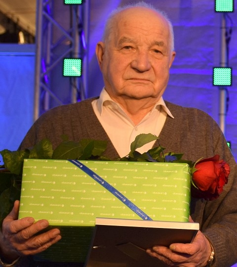 īpašus pateicības apliecinājumus  pagājušajā nedēļā no AS “Latvenergo” saņēma Jānis Knoks (no labās) un Indulis Šakars.
Autors: Imants Kaziļuns