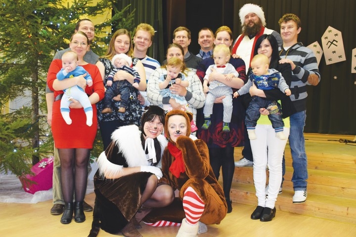 Gaidīts, izsapņots un lolots Ziemassvētku brīnums. Katrs jaundzimušais daudzesietis saņem veiksmes simbolu — sudraba karotīti.
Autors: Imants Kaziļuns