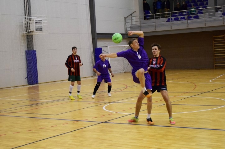 Vienības “FC Aizkraukle” futbolisti spēles otrajā pusē saņēmās un izcīnīja pārliecinošu uzvaru pār vienību “Step Trans”.