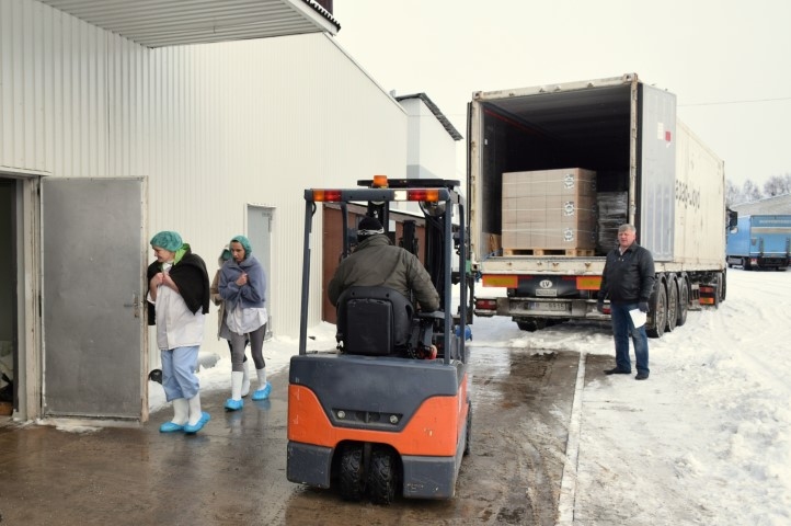 Latvijas ražojumi dosies 5000 kilometru garā ceļā. Šonedēļ sērenieši ar sieru piekrauj jau otro jūras konteineru.
Autors: Imants Kaziļuns