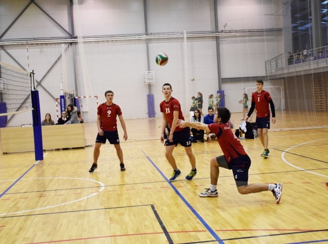 Pārliecinoši līderi. Zēnu konkurencē uzvarēja Ilmāra Gaiša Kokneses vidusskolas komanda. Jaunieši guva uzvaras visās spēlēs, neatstājot pretiniekiem nekādas cerības.
Autors: Viesturs Kaktiņš