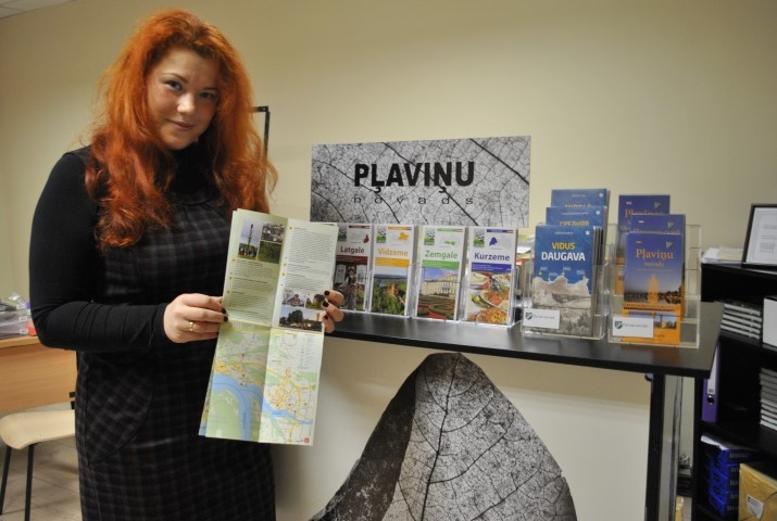 DAUDZ INTERESANTA. Pļaviņu novada tūrisma informācijas centra vadītāja Līva Kotina atgādina, ka jaunā tūrisma sezona jau tuvojas. 
Autors: Sandra Pumpure