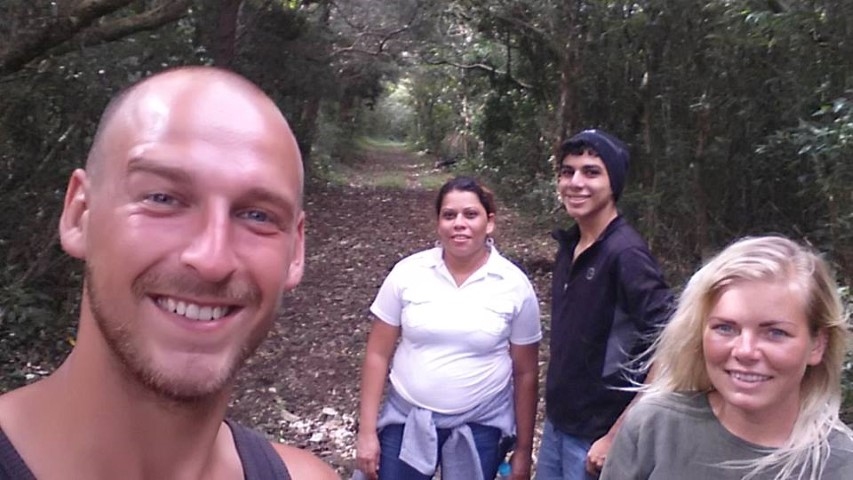 Pārgājienā pa mākoņu mežiem mūs pavada netālu no Kostarikas dabas rezervāta satikta ģimene, kas mūs laipni uzņēma.

Autors:  no personīgā albuma