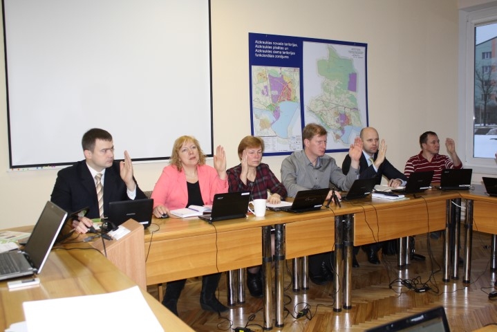 BUDŽETS PIEŅEMTS. Aizkraukles novada domes deputāti vienprātīgi nobalso par šīgada budžetu. 
Autors: Guna Mikasenoka