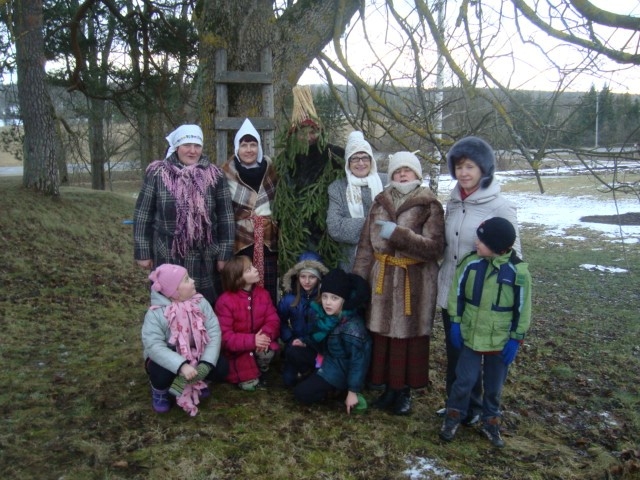 METEŅDIENAS LUSTES ar folkloras kopu “Āre”. 

Autors: Kristīne Ginaite