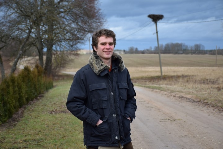 Optimists. “Dzīvoju vienkārši un pieticīgi, taču vienmēr esmu optimistiski noskaņots. Man vienmēr ir viegli,” teic Jānis Kauķis. 
Autors: Līga Patmalniece