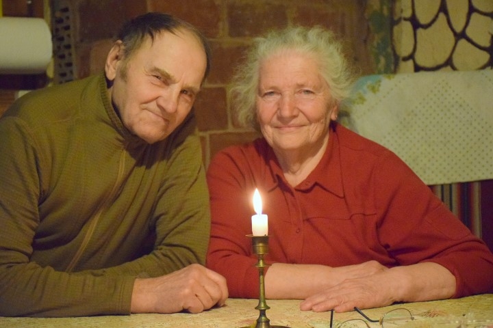 Kopā. Vilnis un Genovefa Mušperti piešauj dzīvei asumu ar humoru.

Autors: Imants Kaziļuns