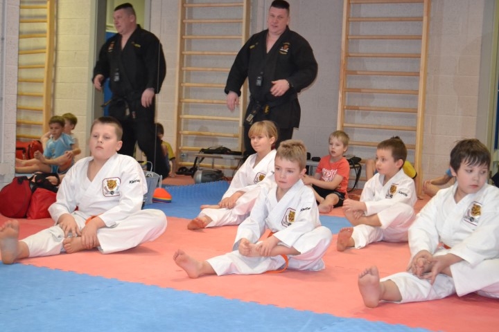 KARATĒ bērnu attīsta vispusīgi un iemāca viņam domāt — uzskata treneris Igors Fetkuļins. 
Autors: Ance Liepa
