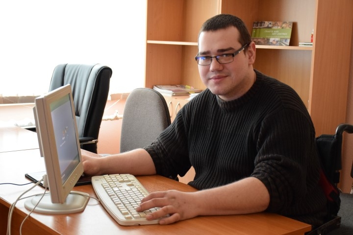 Ierastā vidē. Jura Balinska ikdienā datoru drīz vien var nomainīt sporta zāle.
Autors: Imants Kaziļuns