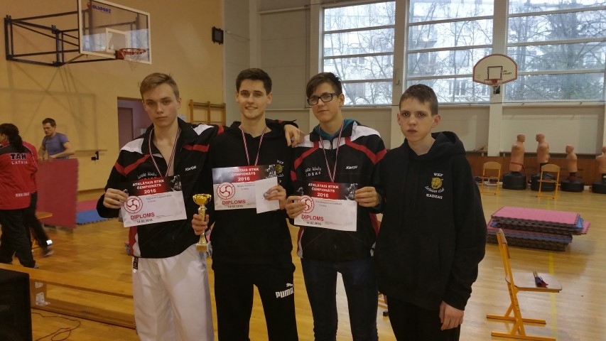 “KADZAN” AUDZĒKŅI sacensībās ieguva vairākas medaļas, godalgas izcīnīja Edgars Laganovskis (no kreisās), Nils Vaiders, Kristiāns Grešebeks, sacensībās godam startēja arī Valērijs Sebežs.                  
Autors: Igors Fetkuļins