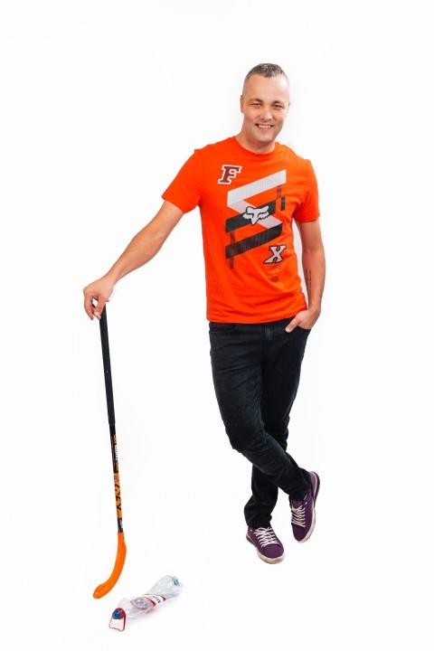 Sporta žurnālists Armands Tripāns pats ikdienā šķiro atkritumus un aicina arī citus rīkoties tāpat, lai saglabātu iespējami tīrāku vidi.       

Autors: Andra Barbāna foto