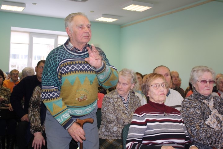 TIEŠI JAUTĀJUMI. Aizkraukles pensionāriem sāp sirds par daudzām neizdarībām un piedzīvoto  netaisnību, tādēļ viņi stāsta un jautā atklāti un tieši — kāpēc tā, kas tiks mainīts?
Autors: Guna Mikasenoka