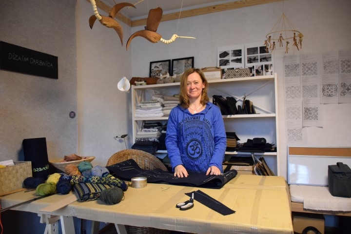 Īpaša aura un radošs gars. Dizaina darbnīcas saimniece Gita Tenisa.
Autors: Imants Kaziļuns