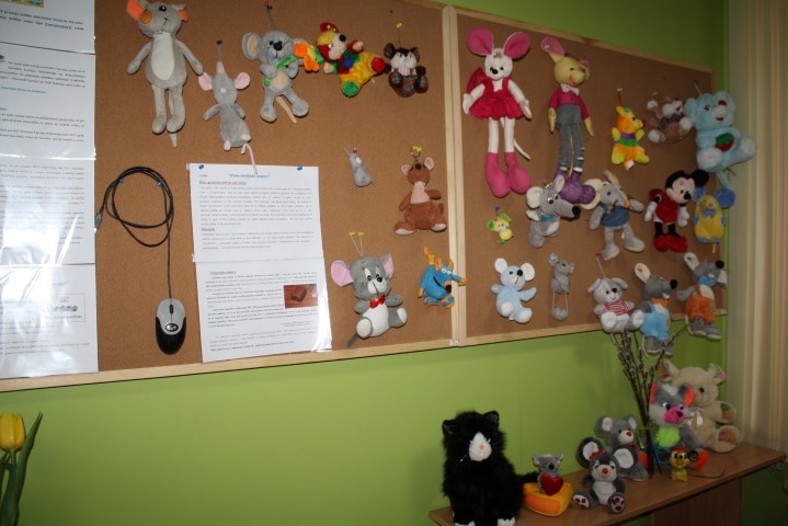 PELES IR TIK DAŽĀDAS — atklāj izstāde Klintaines bibliotēkā. 