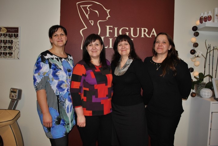 VAIRĀK DĀRZEŅU! Izaicinājuma “Gatavojies vasarai!” dalībnieces Sigita (no kreisās), Ināra, Irēna un Marina pēc tikšanās ar uztura speciālisti apņēmušās ikdienas ēdienkartē iekļaut vairāk dārzeņu. 
Autors: Guna Mikasenoka