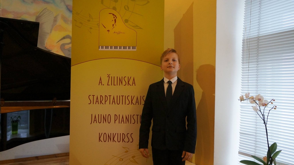 Skrīverietis Mārcis Grīnbergs Starptautiskajā Arvīda Žilinska jauno pianistu konkursā savā grupā ieguva pirmo vietu.

Autors: no ģimenes albuma