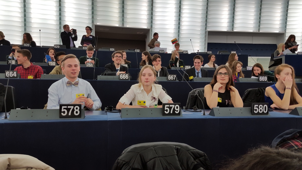 Autors: no ģimnāzijas