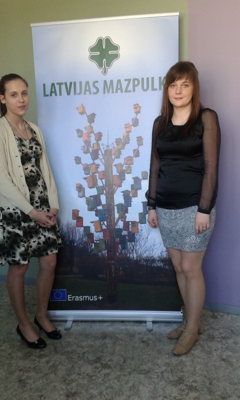 Neretietes Elīna Seņkova un Linda Pupele saņēma “Latvijas Mazpulku” padomes lēmumu: piešķirt Goda nomināciju “Augsim Latvijai!” un mazpulcēna Goda nominācijas balvu — sudraba karotīti ar gravīru koka paliktnī.

Autors: autores 