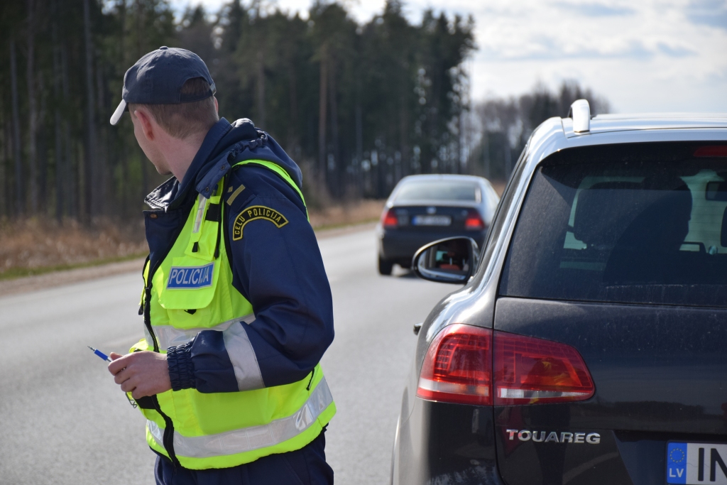 Ātruma kontroles maratons. Valsts policija īpaši uzraudzīja satiksmes dalībniekus, kas neievēro atļauto braukšanas ātrumu. Arī uz ceļa A6 Rīga—Daugavpils un P80 Tīnūži—Koknese. 
Autors: Inga Patmalniece