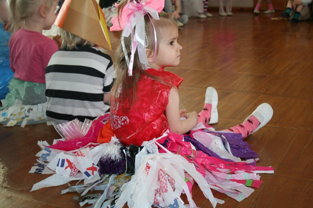 INTERESANTA, JAUTRA, NEPARASTA — tāda bija nepieradinātās modes skate PII “Auseklītis”. 	
Autors: no PII “Auseklītis”