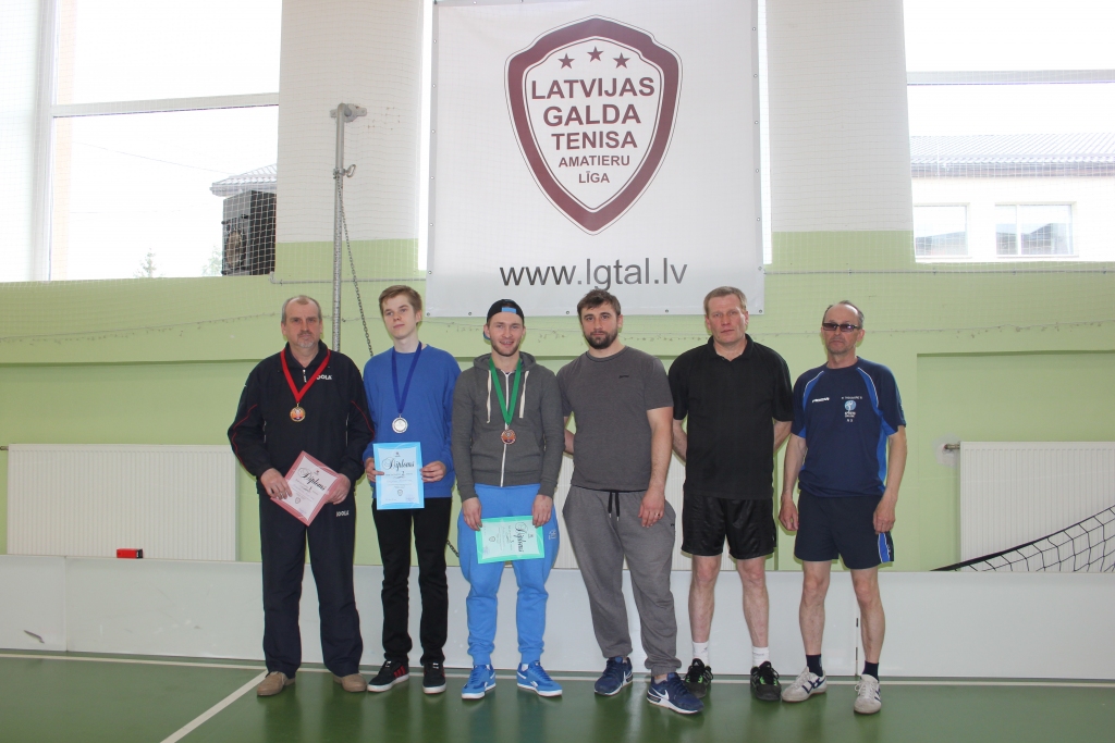 Pirmais sešinieks. No kreisās — Staņislavs Šurpickis, Krišjānis Stankevics, Andis Novikovs, Mihails Pustovojs, Oļegs Domšarovs un Aleksandrs Ogibalovs.