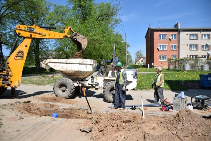 Mūsdienīga ūdensvada izbūve. Pievada izveide pie mājas “Saules” Vecbebros.
Autors: Imants Kaziļuns