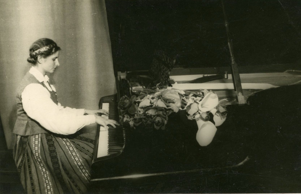 Ksenijas Zelmenes pirmais koncerts 1938. gada martā. 	

Autors: M. Tomaļunas foto no Aizkraukles Vēstures un mākslas muzeja krājuma